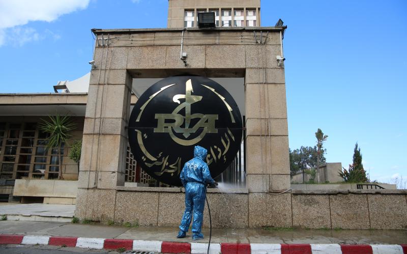 الإذاعة الجزائرية تكذب نشر أنباء عن تمديد الحجر الصحي