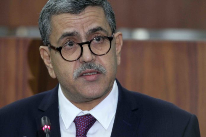 جراد يدق ناقوس الخطر .. الجزائر تعيش وضعا غير مسبوق
