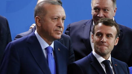 أردوغان: من الوقاحة وقلة الأدب أن يتحدث الرئيس الفرنسي عن إعادة هيكلة الإسلام