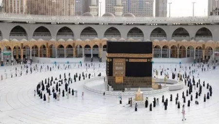 إقامة أول صلاة جمعة في المسجد الحرام