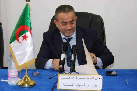 أرزقي : الدستور تضمن مادة التي تلزم الحكومة بضمان الحفاظ على المورد المائي للأجيال القادمة.