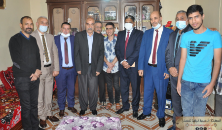 والي تلمسان يزور التلميذ صديقي عبد الصمد صاحب المرتبة الأولى في شهادة البكالوريا