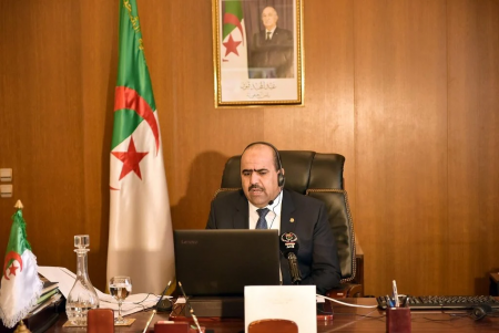 شنين يتلقى مكالمة هاتفيةمن رئيس مجلس الشيوخ الباكستاني.