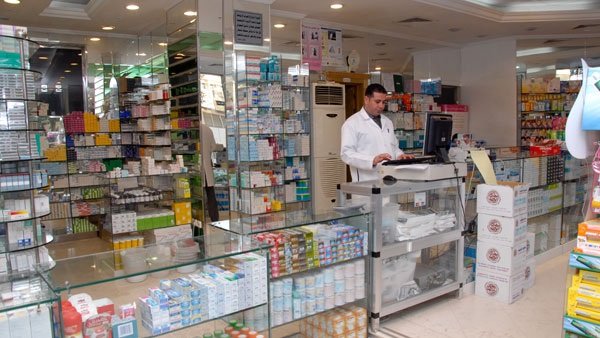 أطباء ومختصون يحذرون من إجراء التحاليل السريعة في الصيدليات