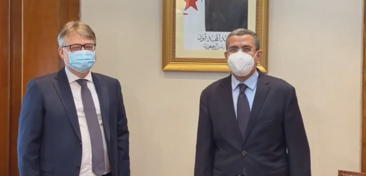 تصنيع اللقاح في الجزائر