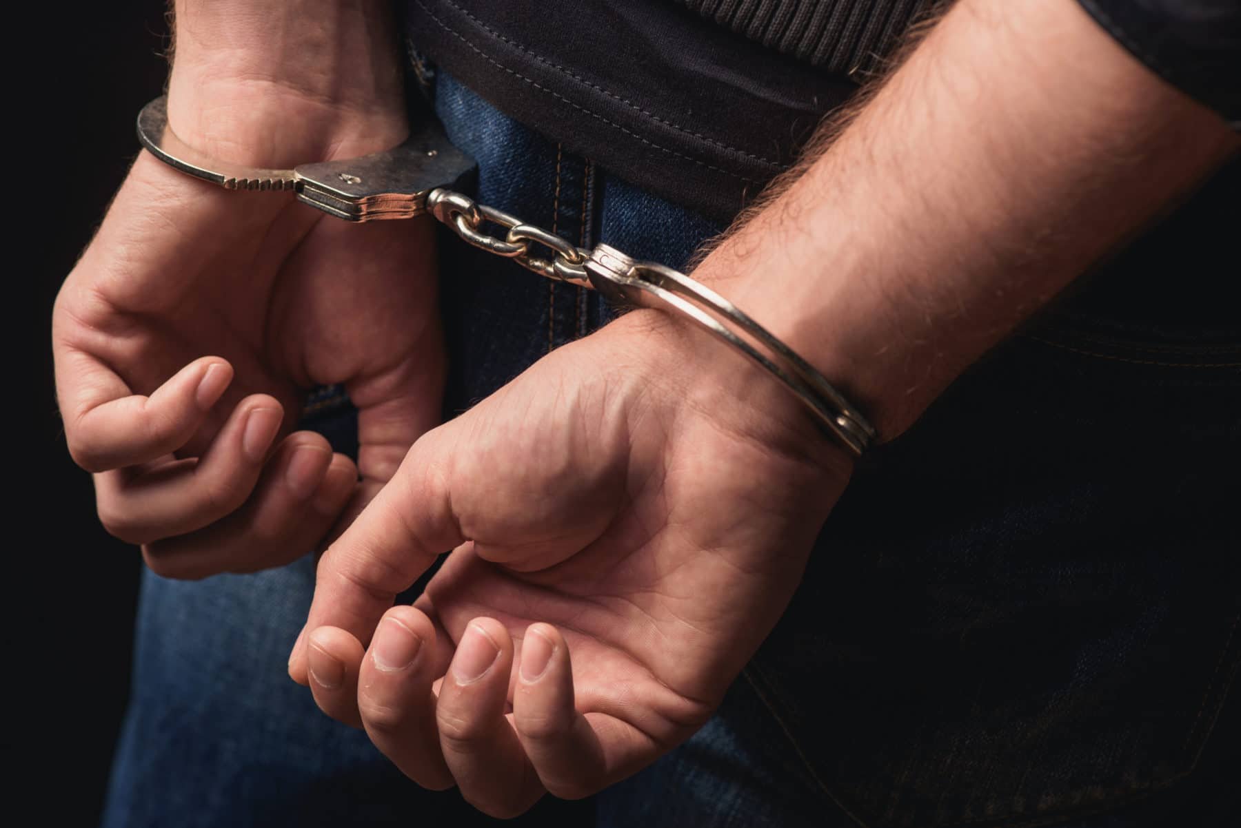 توقيف 6 أشخاص لتورطهم في قضايا إجرامية بعين فكرون