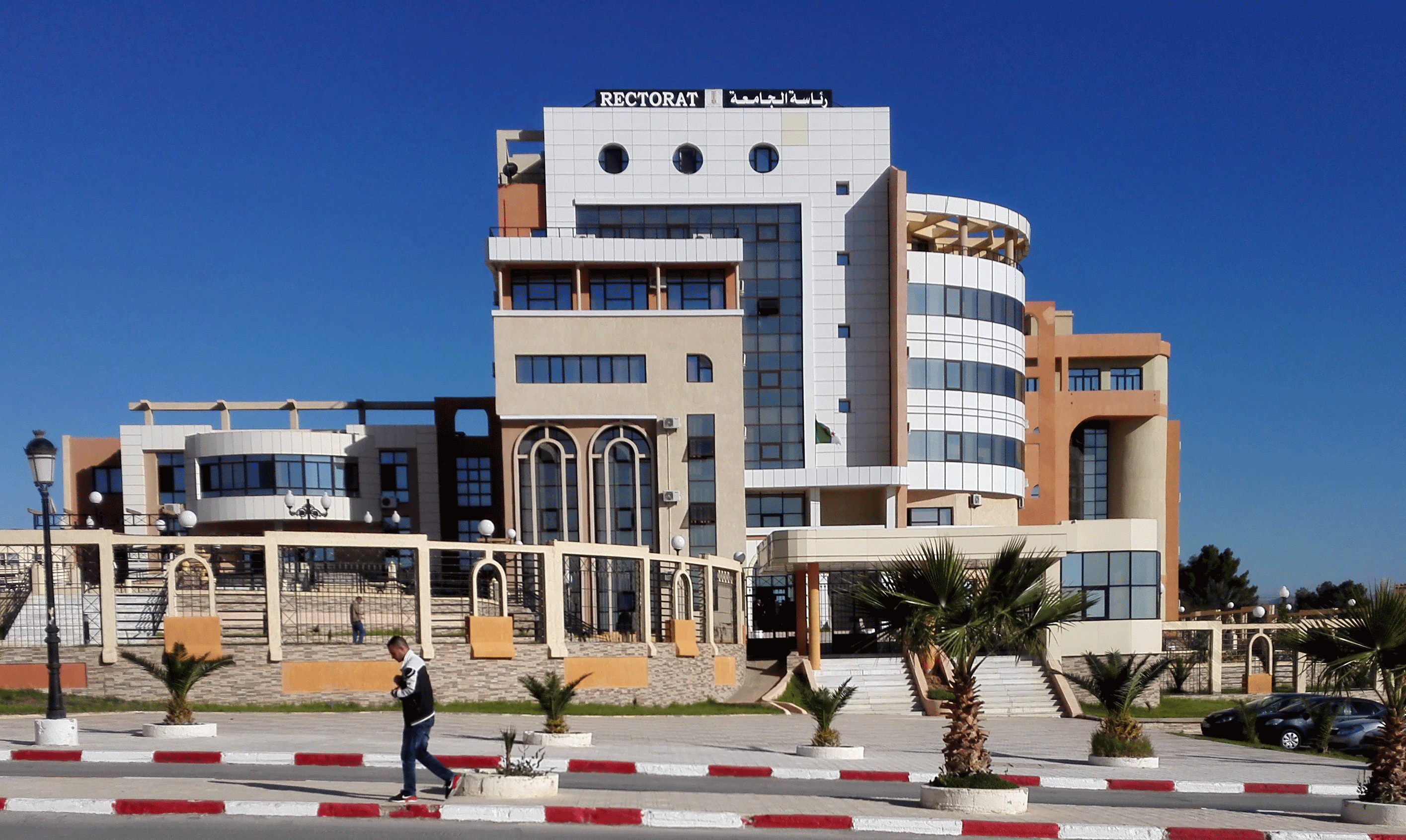 مجلة "التايمز" البريطانية: جامعة المسيلة من احسن 800 جامعة في العالم.