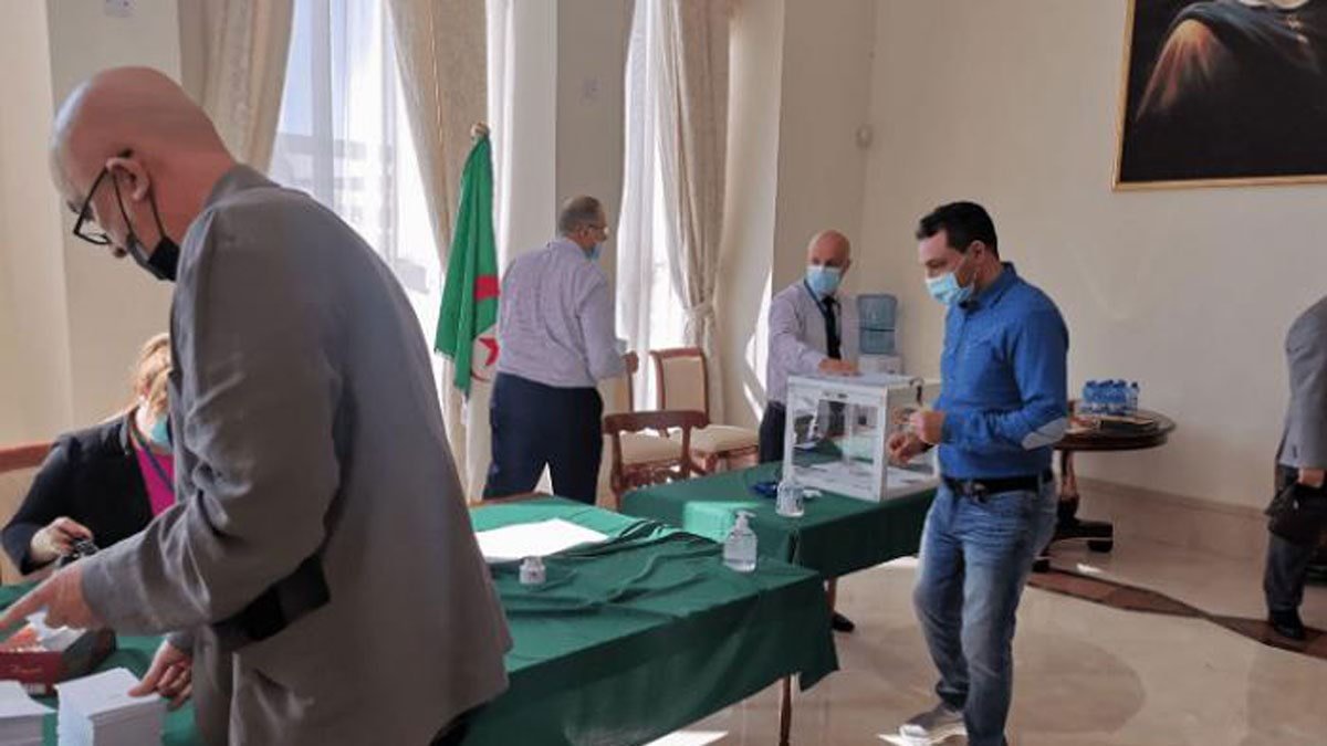 هكذا تتم عملية صب النتائج عبر التطبيق الإلكتروني من قبل مندوبيات سلطة الانتخابات