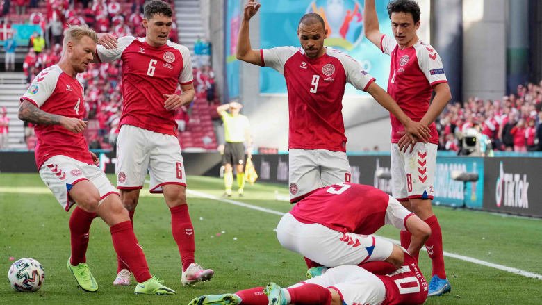 مهاجم منتخب الدانمارك يصف ليلة سقوط إريكسن أثناء مباراة فنلندا.