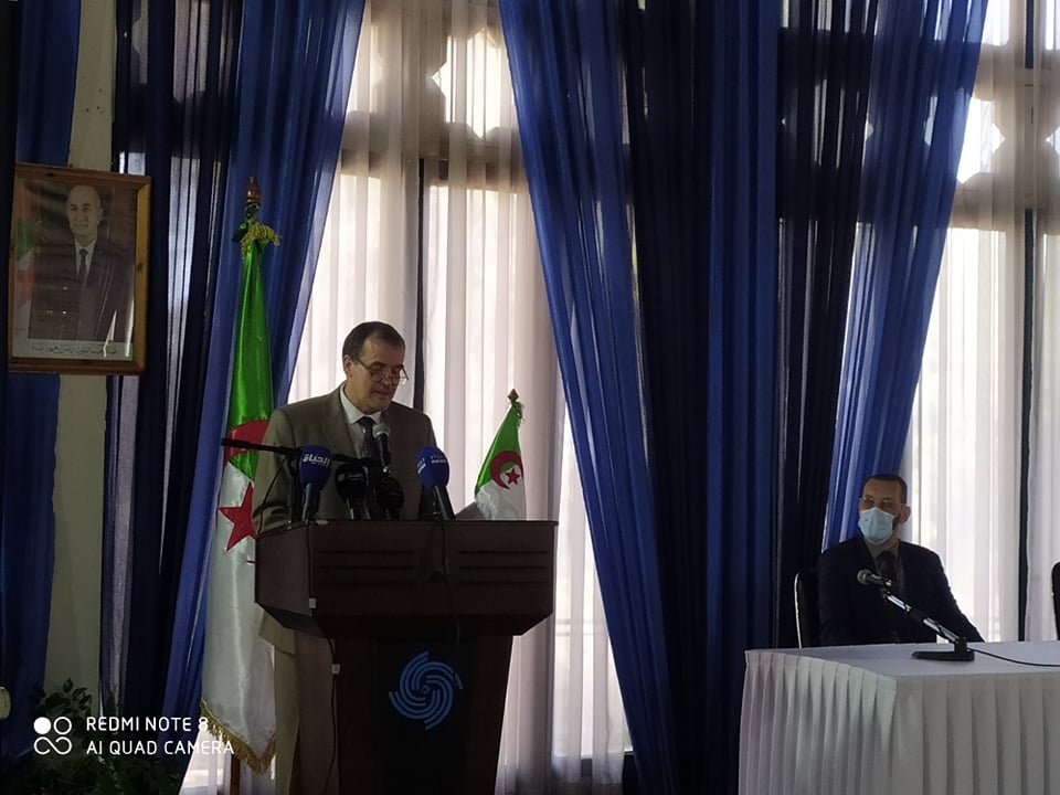 رزيق يكرم إطارت التجارة والخارجية