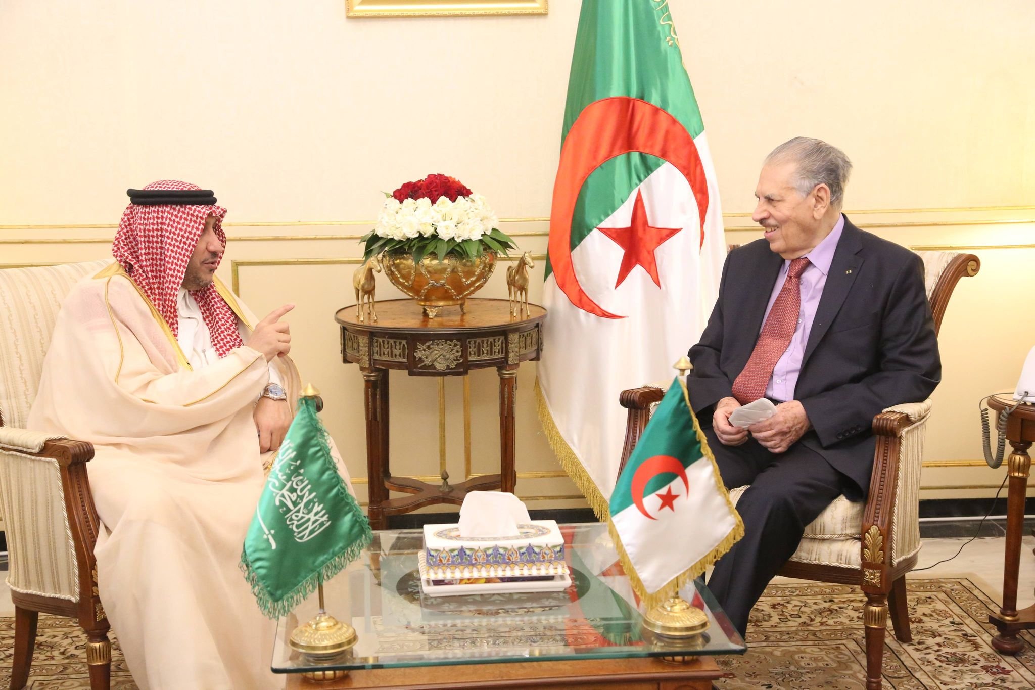 قوجيل يستقبل سفير المملكة العربية السعودية بالجزائر بعد إنتهاء مهامه