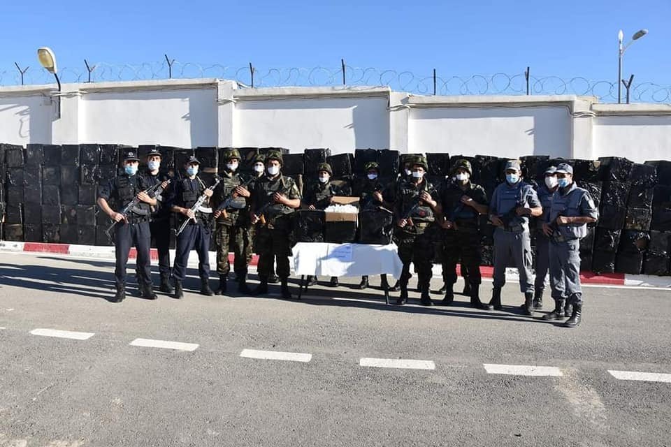 إحباط عمليات تهريب بضائع محظورة