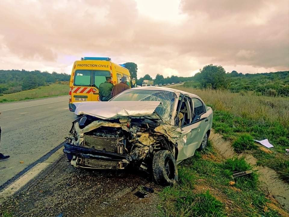 سيدي بلعباس : وفاة طفلة و 3 نساء و إصابة 3 أشخاص إثر اصطدام سيارتين