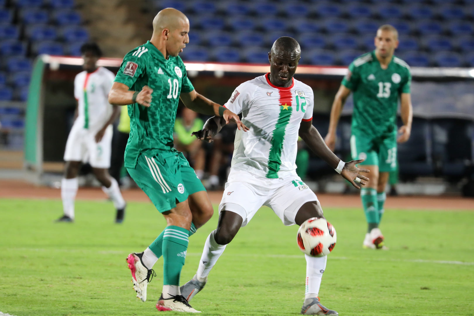 المنتخب الوطني يضيع الفوز ويتعادل بهدف لمثله أمام بوركينافاسو