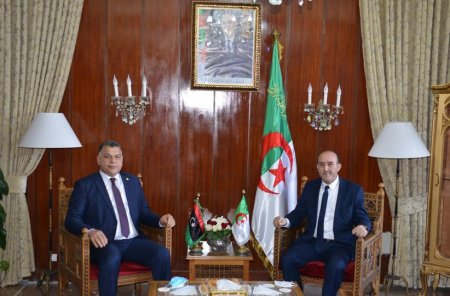 الجزائر تبدي استعدادها لتقديم الدعم للشرطة الليبية