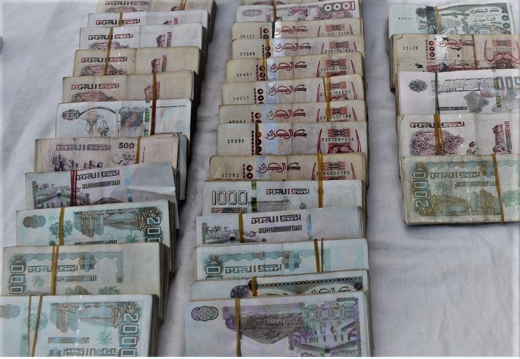 إلقاء القبض على سارقي 780 مليون سنتيم من محل لبيع المواد الغذائية بالجملة