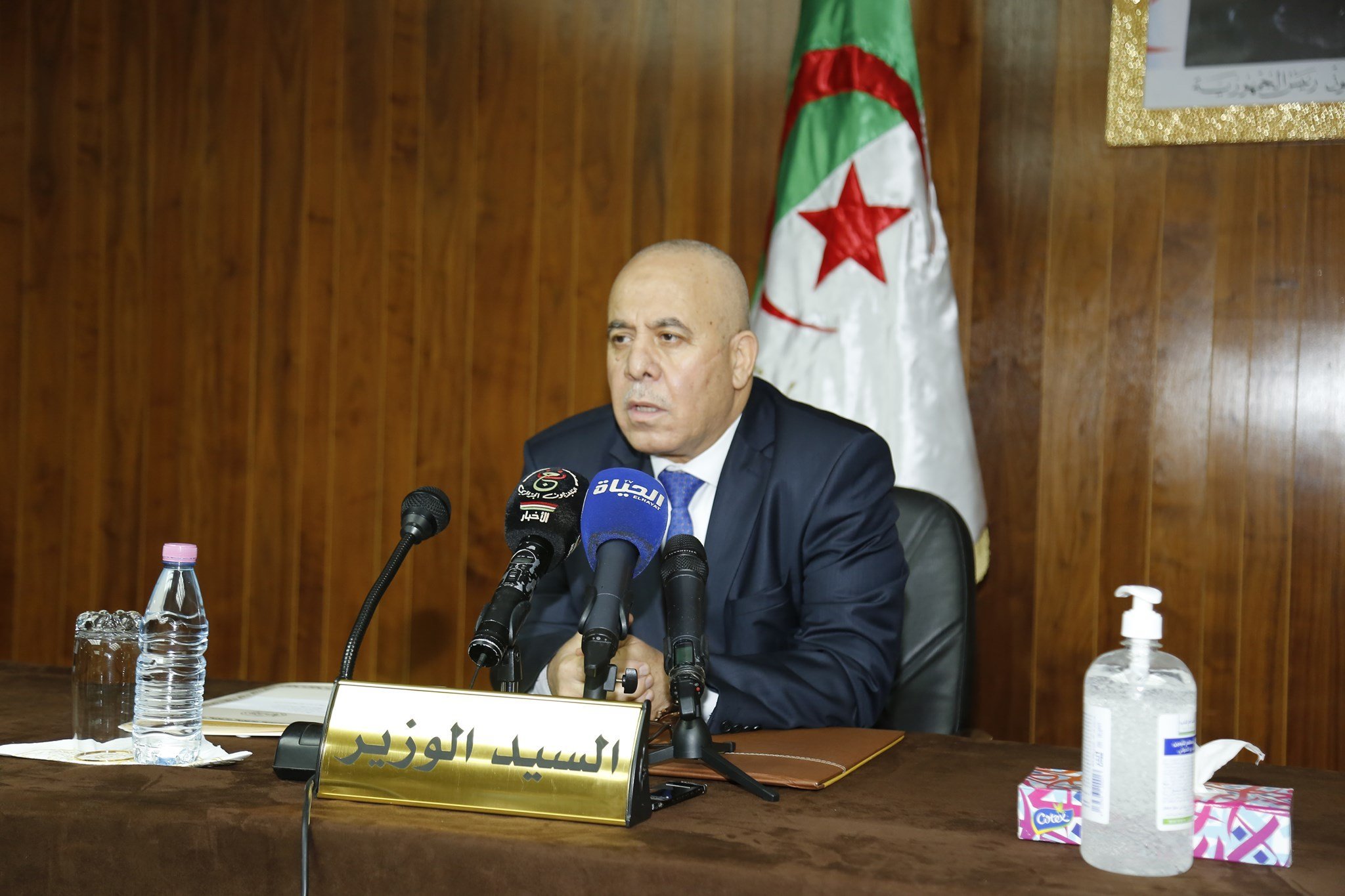 وزير العمل يكشف موعد صب منحة البطالة