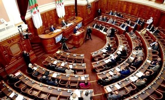 تثبيت عضوية "السيناتورات " الجدد اليوم