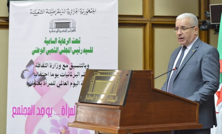 بوغالي يشيد بدور المرأة في مساهمتها بوعيها لبناء و تعمير الجزائر الجديدة