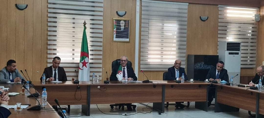 وزير البريد يؤكد على ضرورة توفير السيولة النقدية تحضيرا لشهر رمضان