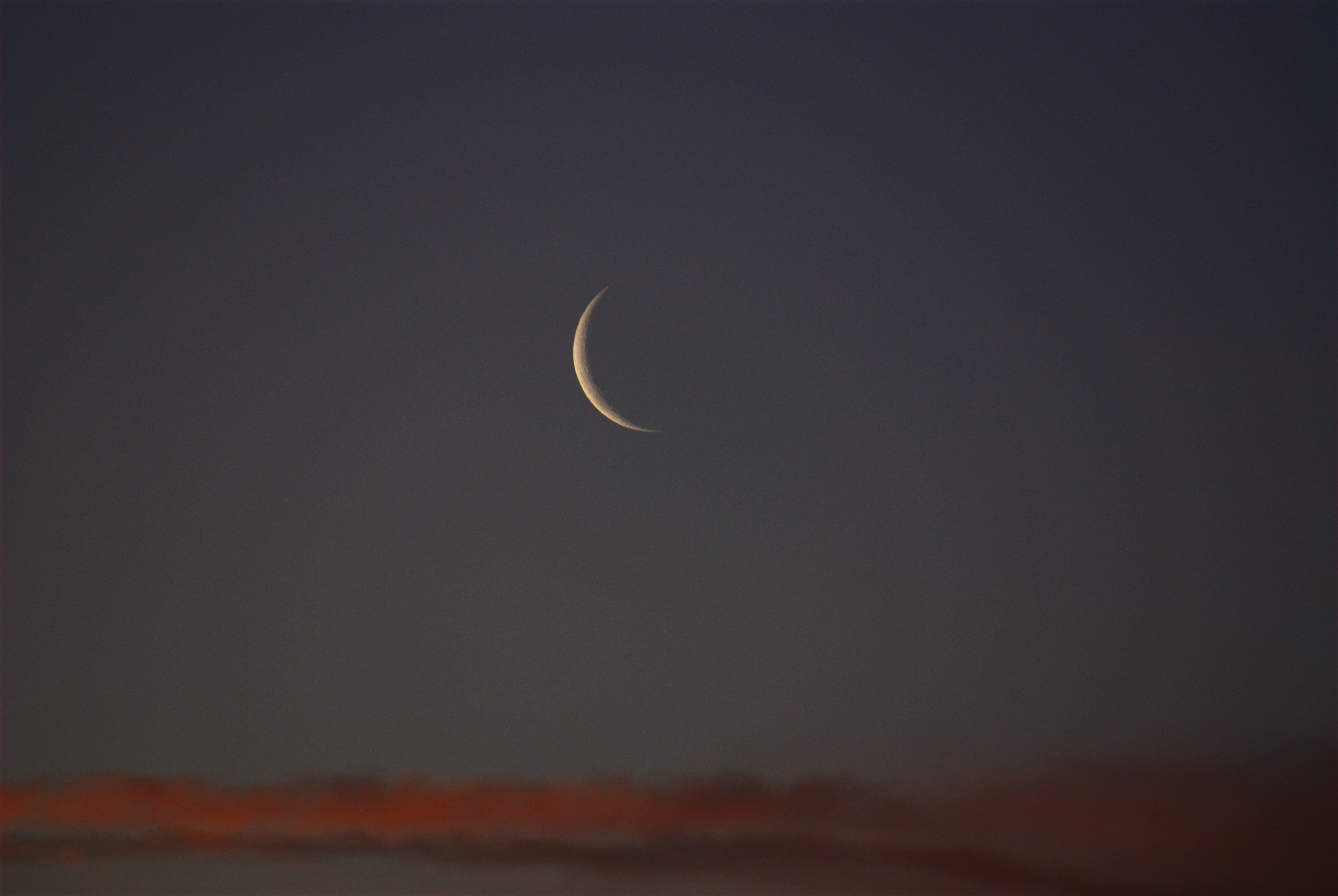اللجنة الوطنية للأهلة تتحرى هلال شهر رمضان.
