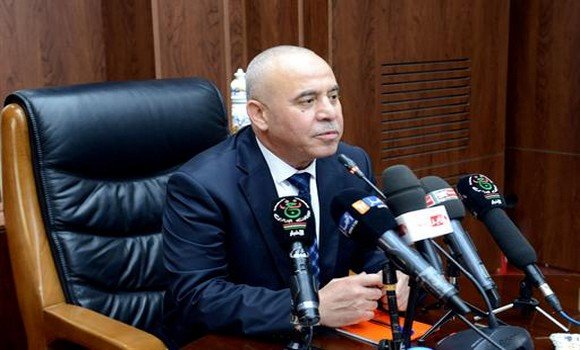يوسف شرفة ...وزارتنا تعمل على تأمين الصحة العمالية في الجزائر