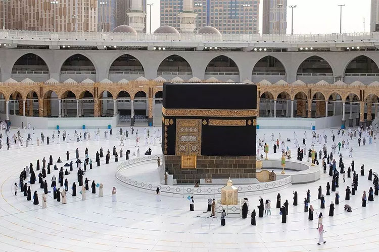 السعودية تحدد تاريخ إنتهاء موسم العمرة للقادمين من خارج المملكة