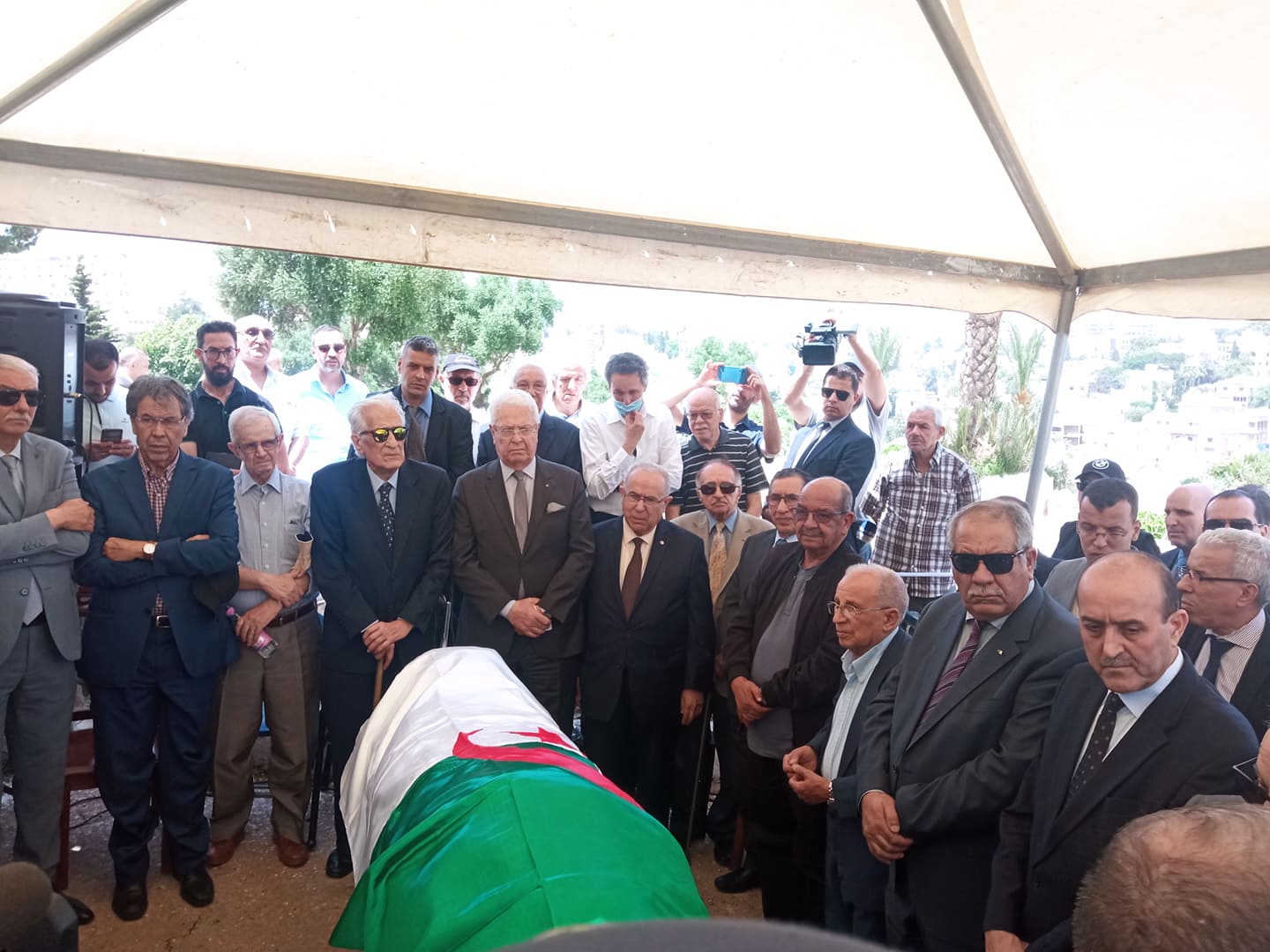 الناطق باسم الرئاسة السابق محند أوسعيد بلعيد يوارى الثرى بمقبرة سيدي يحيى