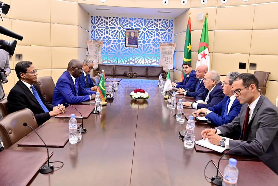 وزير الخارجية رمطان لعمامرة يتباحث مع نظيره الموريطاني