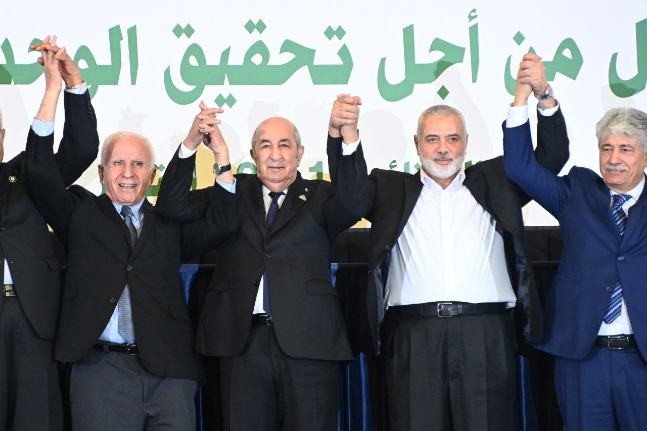 الأفالان يرحب بتوقيع الفصائل الفلسطينية إعلان الجزائر