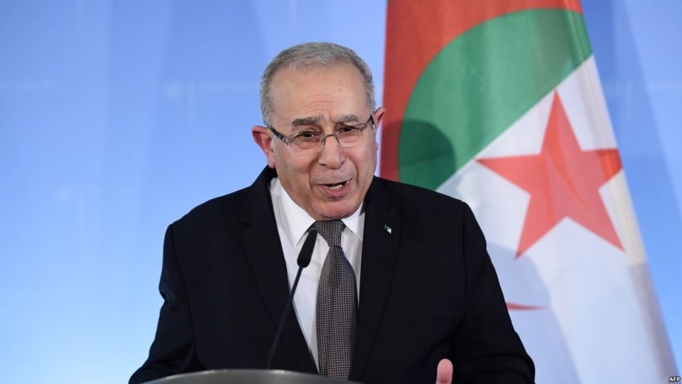 لعمامرة يشارك في منتدى باريس للسلام