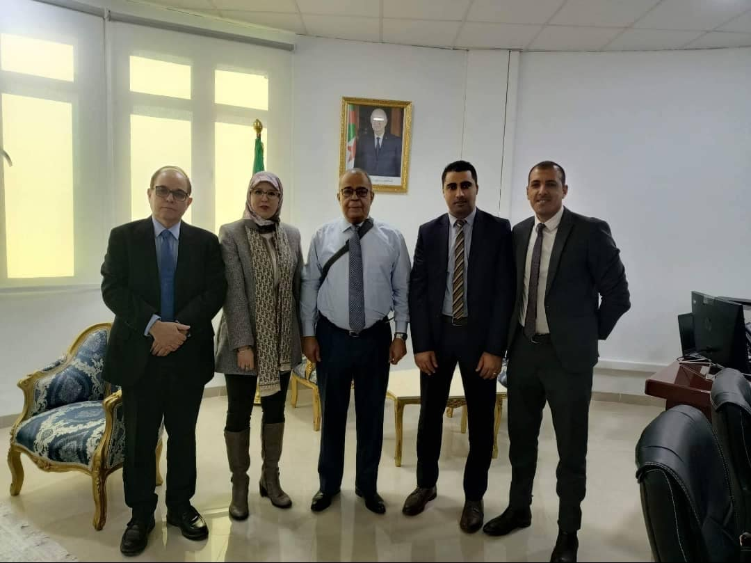 برنامج تعاون بين وزارة الصناعة الصيدلانية والجمعية الوطنية للصيادلة الجزائريين