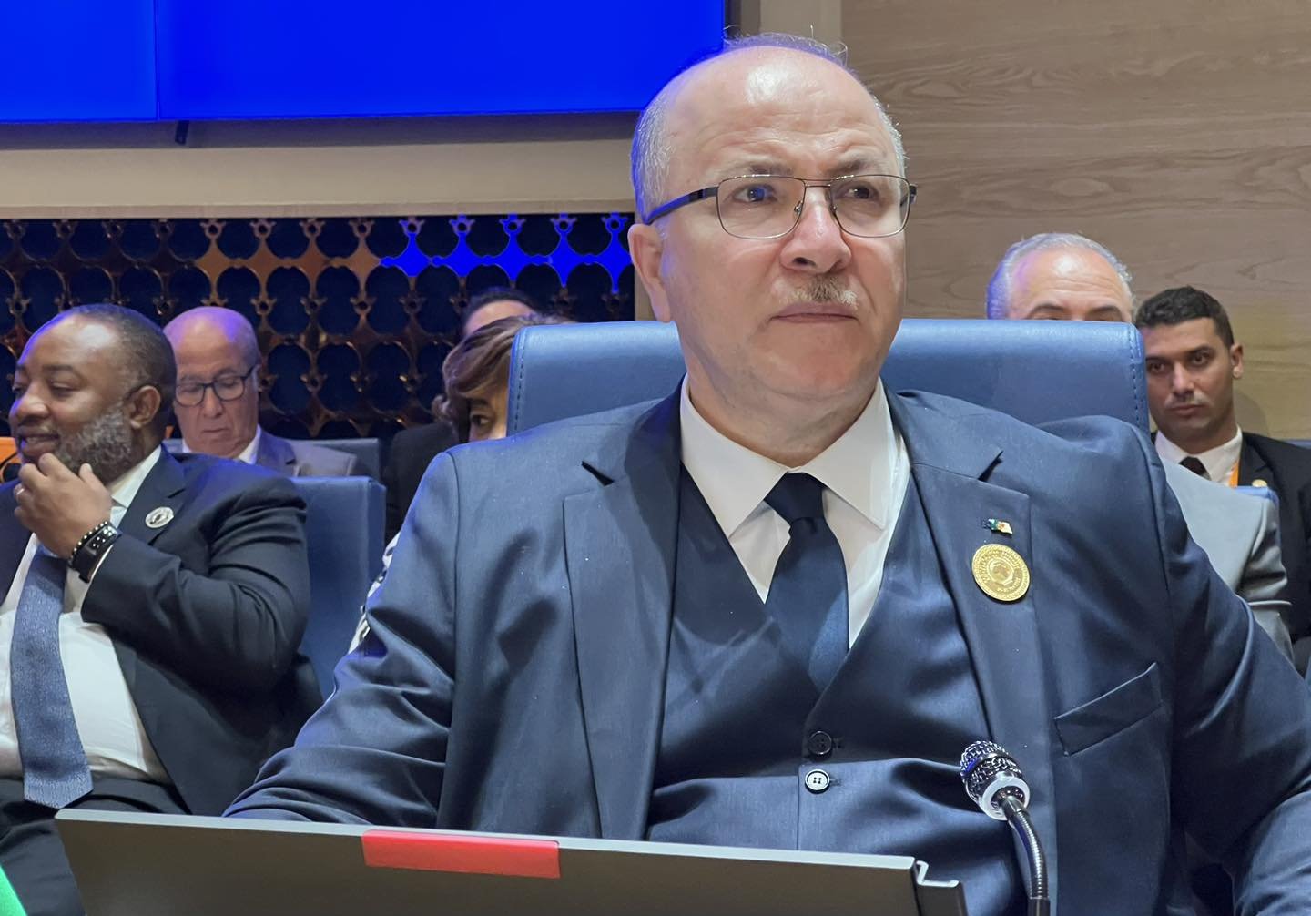 الوزير الأول: الطريق الرابط بين تندوف والزويرات، خط أنابيب الغاز الجزائر-لاغوس أهم أولوياتنا