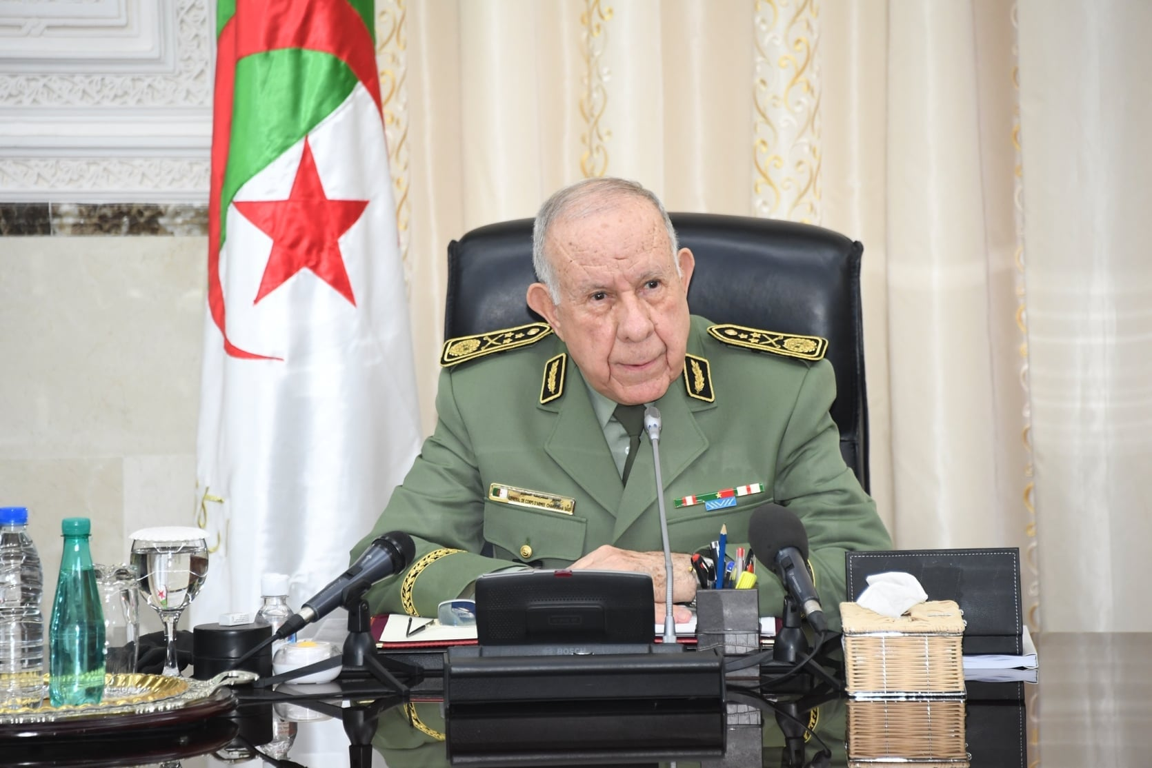 الفريق أول السعيد شنقريحة يقوم بزيارة عمل وتفقد إلى المدرسة العليا للإشارة بالقليعة
