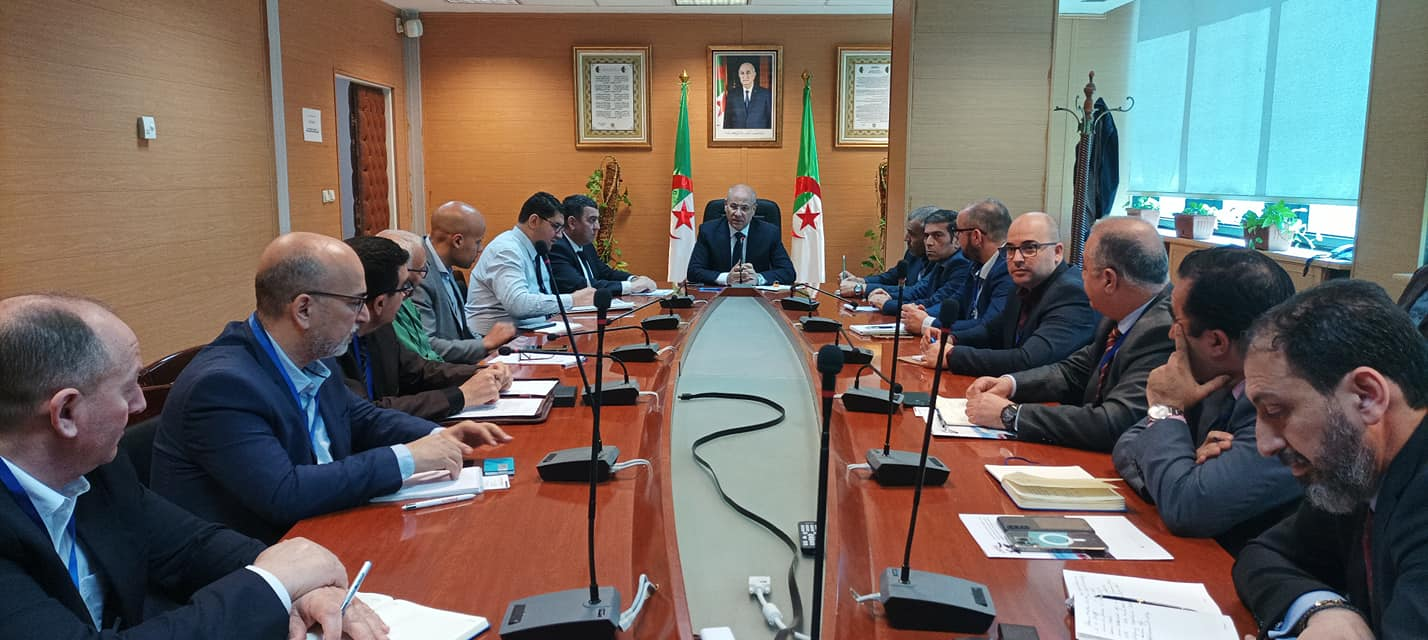 وزير التجارة يؤكد توفير كافة التسهيلات لفائدة المصدرين