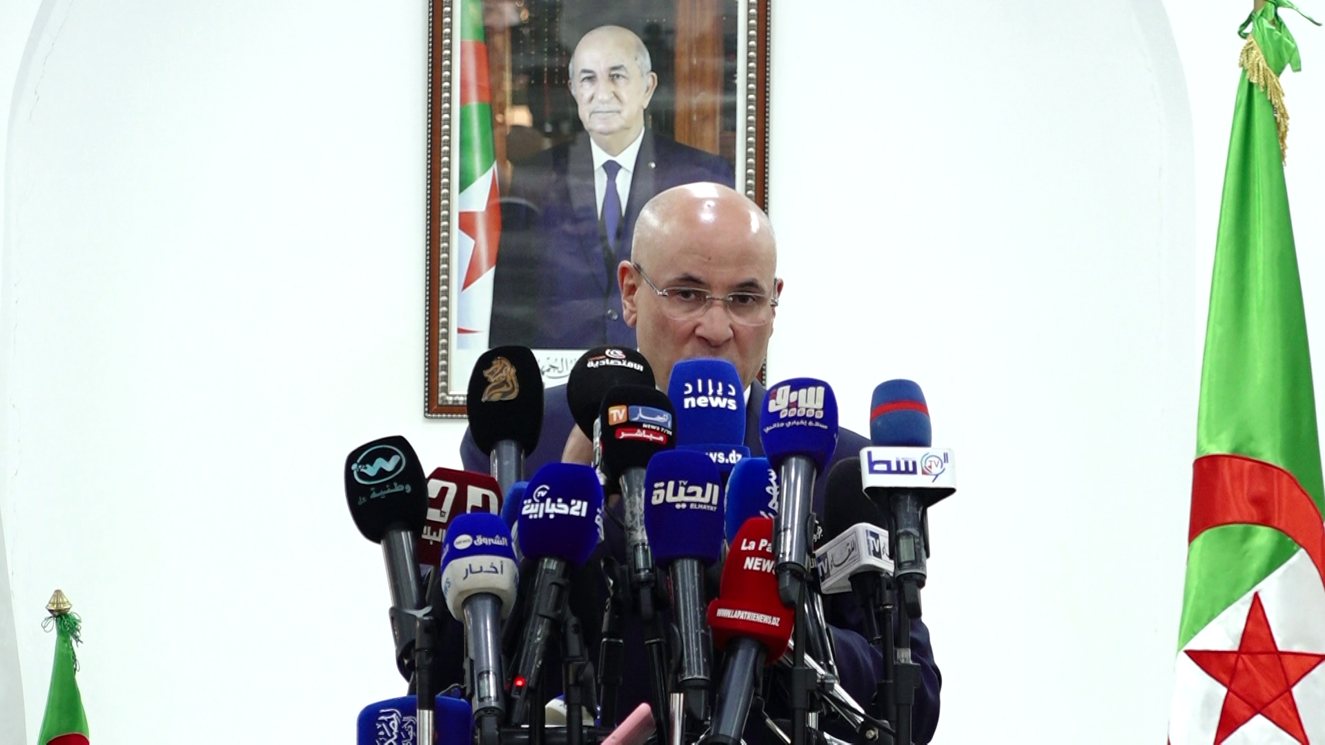 زيتوني: الإتفاق مع متعاملين لماركات عالمية للألبسة لتصنيعها في الجزائر