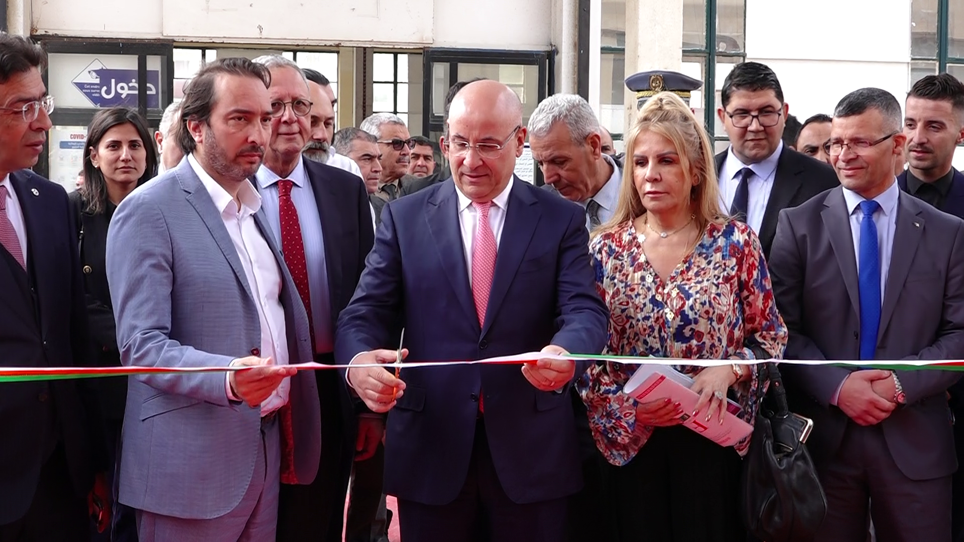 وزير التجارة يفتتح الصالون الوطني للمنتجات النسيجية والألبسة والأحذية