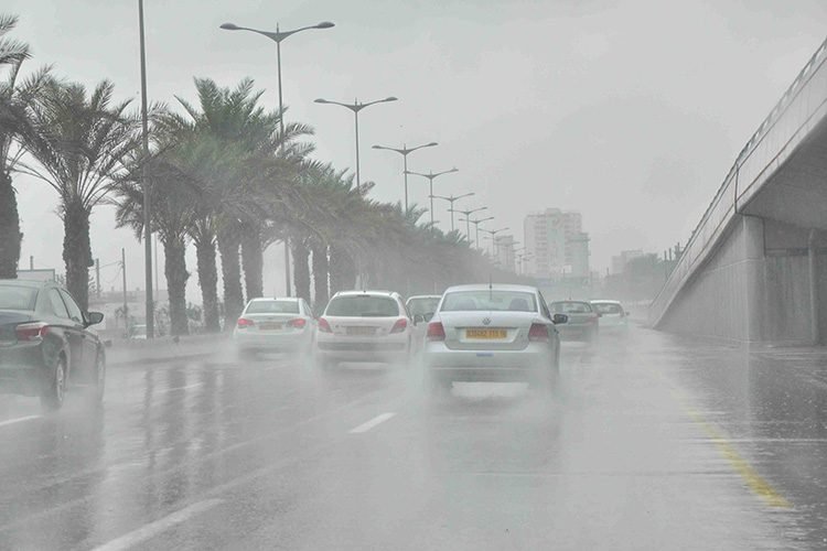 أمطار غزيرة و رياح قوية على أكثر من 16 ولاية عبر الوطن