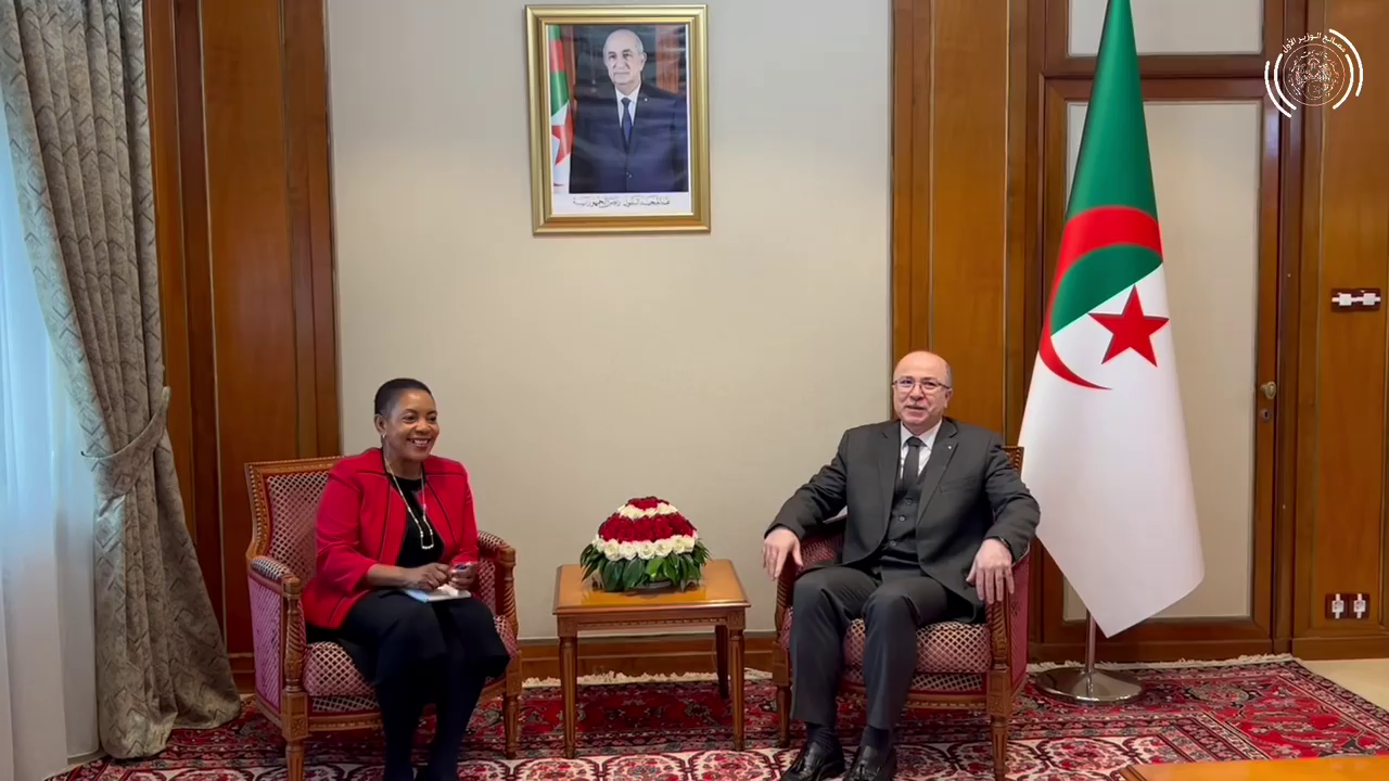 الوزير الأول أيمن بن عبد الرحمان يستقبل رئيسة الجمعية الوطنية لجمهورية زامبيا