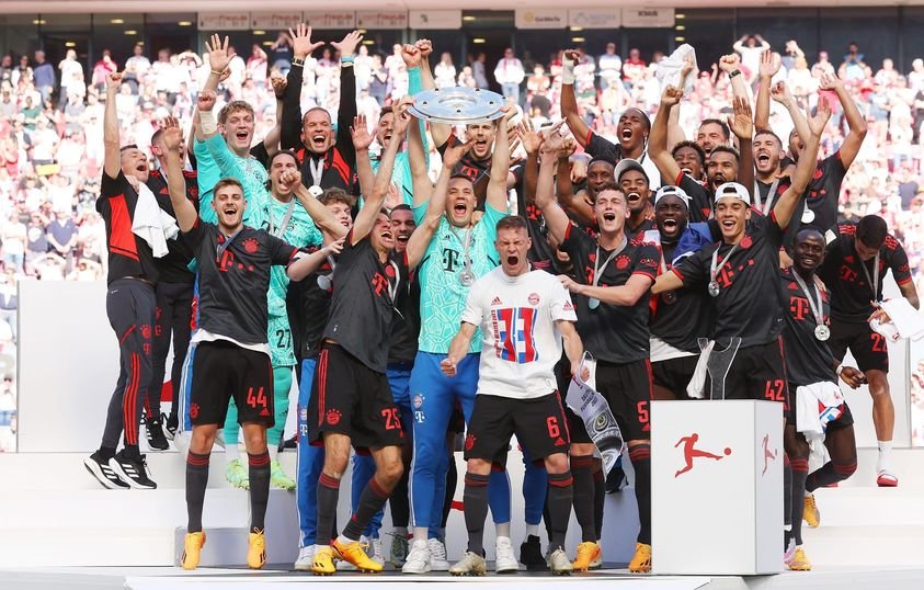 بايرن ميونخ يواصل إحتكار الدوري الألماني وبوروسيا دورتموند يفرط في اللقب في آخر رمق