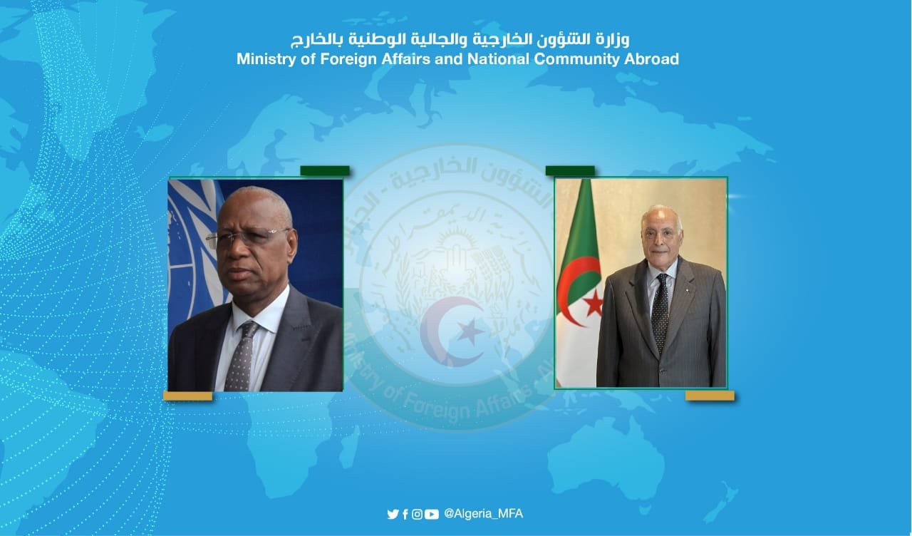 عطاف يتحادث مع الممثل الخاص للأمين العام ورئيس بعثة الأمم المتحدة للدعم في ليبيا