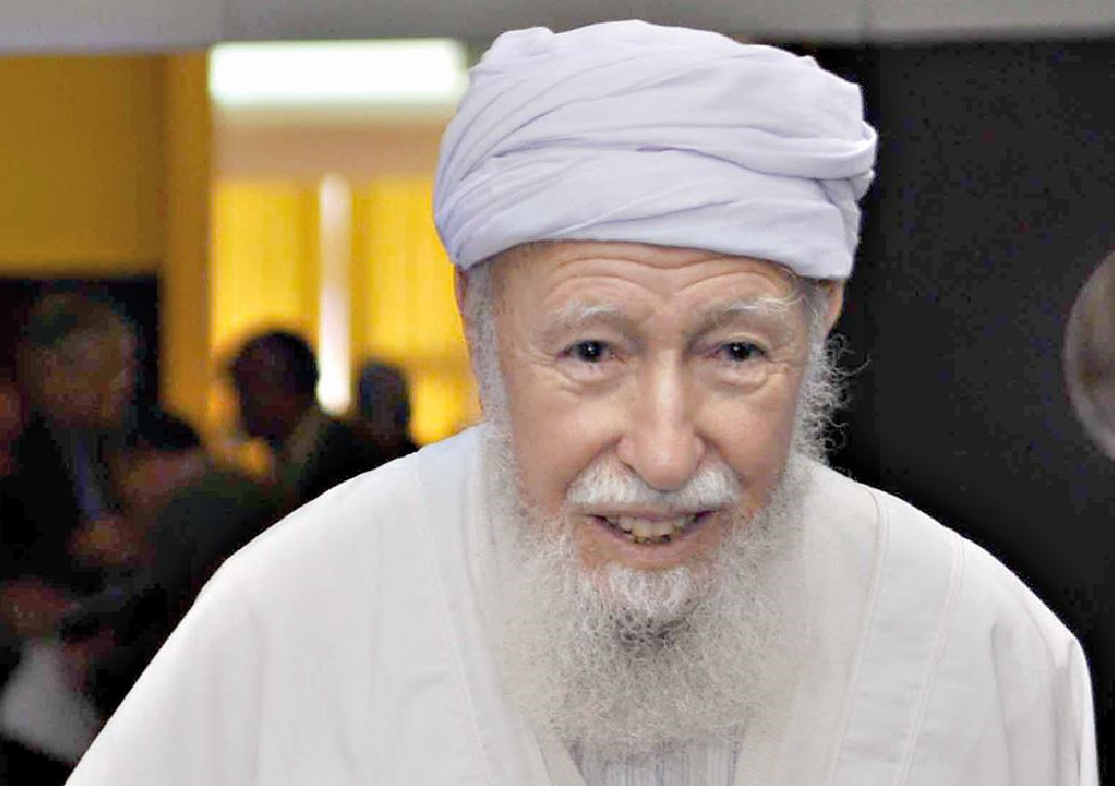 وزير المجاهدين يزور الشيخ الطاهر آيت علجت في المستشفى