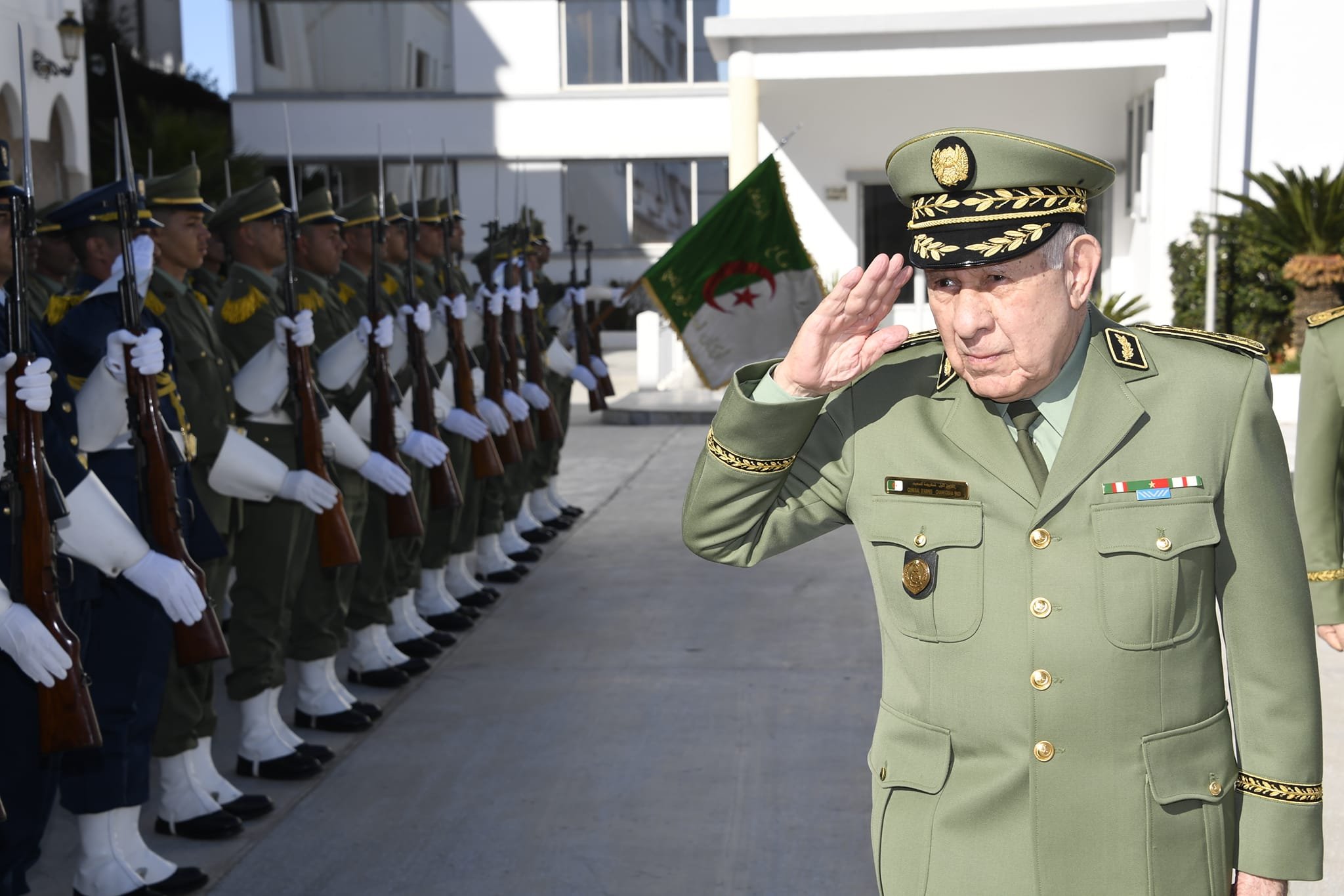 الفريق أول السعيد شنقريحة في زيارة عمل وتفقد إلى الناحية العسكرية الأولى
