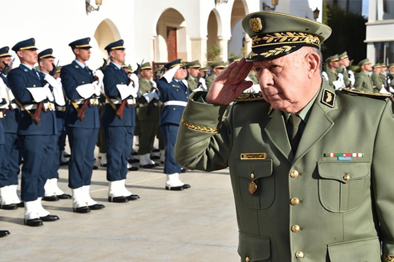 الفريق أول السعيد شنقريحة يشرف على مراسم تخرج الدفعة 16 بالمدرسة العليا الحـ ـربـ ية