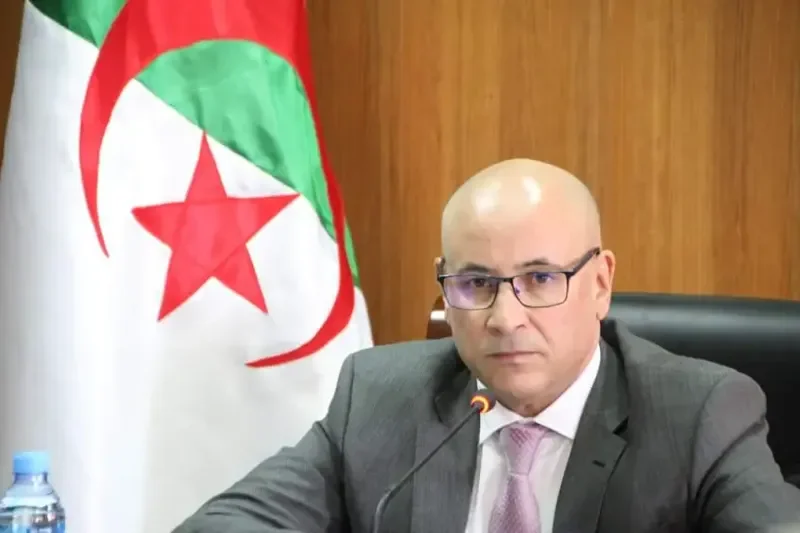 وزير التجارة الطيب زيتوني يتباحث مع نظيره الأوغندي عشية انعقاد القمة الثانية للمؤتمر الإفريقي للبن
