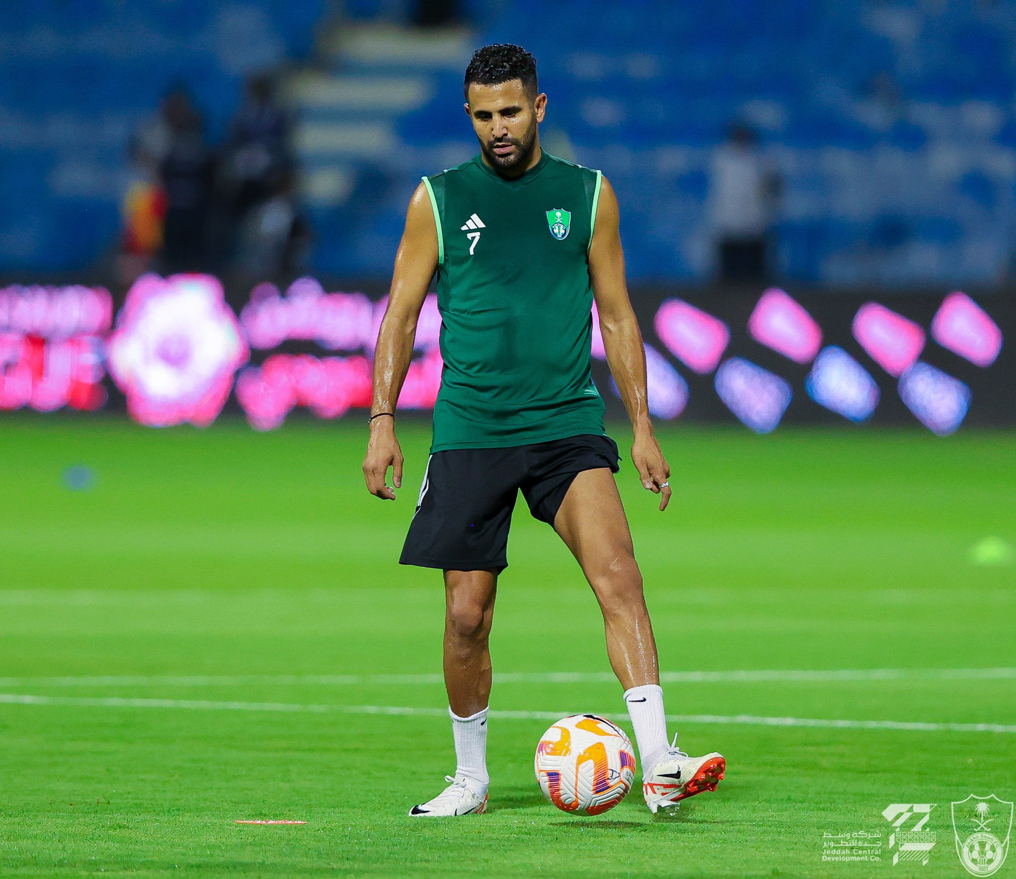 محرز ممرر حاسم ويساهم في تقدم الأهلي أمام الخليج