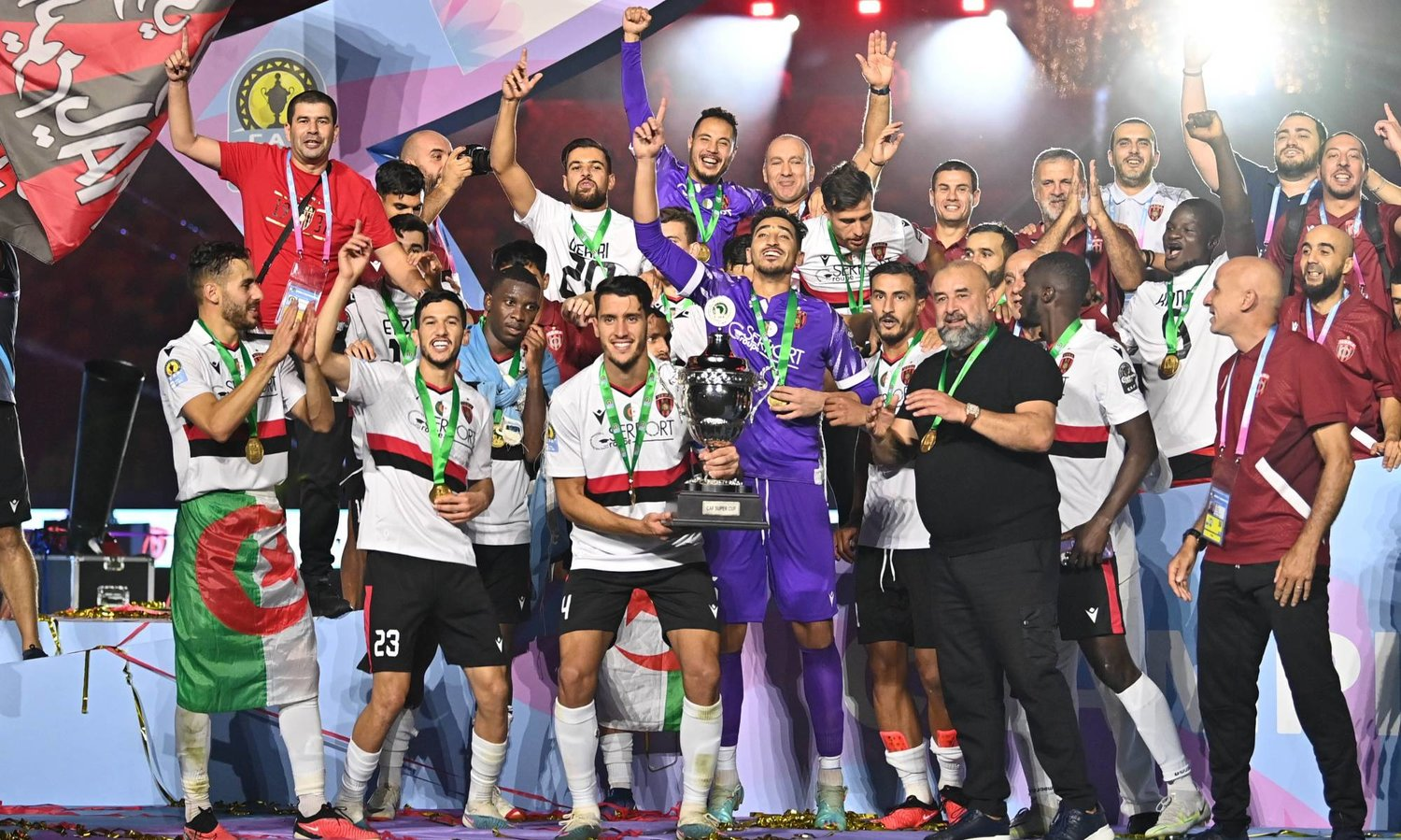 الكاف ترفع منحة التتويج بكأس السوبر