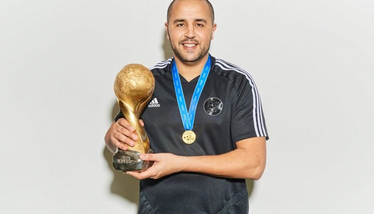 الفاف يعلن رسمياً مغادرة مدرب المنتخب المحلي مجيد بوقرة