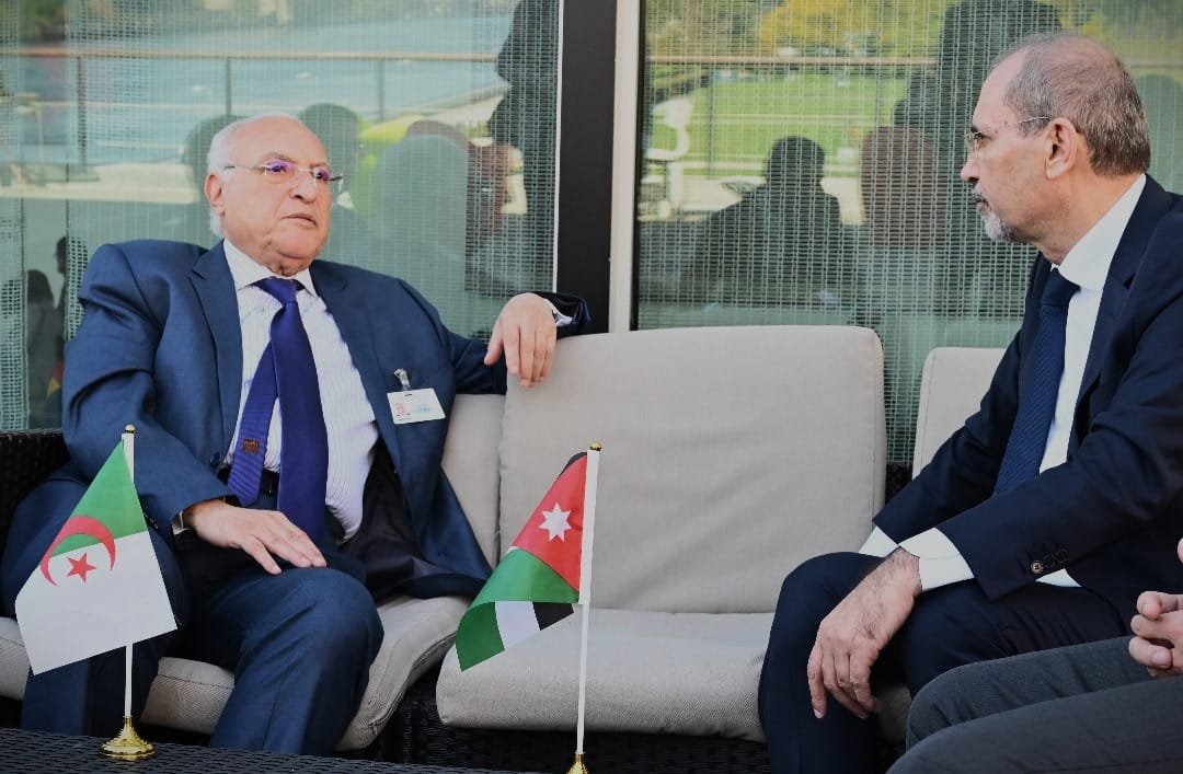 عطاف يلتقي بنظيره الأردني بمقر الأمم المتحدة بنيويورك