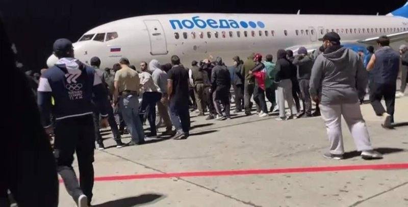 السلطات الروسية: توقيف 60 شخصا بعد إقتحام مطار للبحث عن ركاب قادمين من تل أبيب